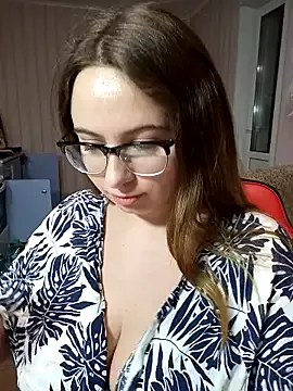 Freechat DienkaGreen on StripChat