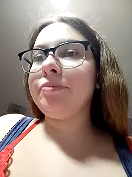 Freechat DienkaGreen on StripChat