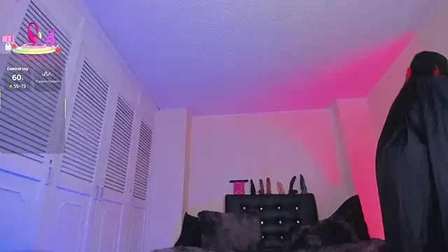 Offline Draculairis on StripChat