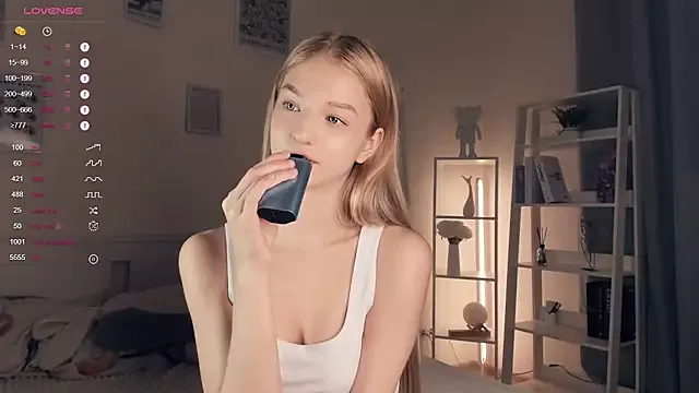 Offline DreamyGleam on StripChat