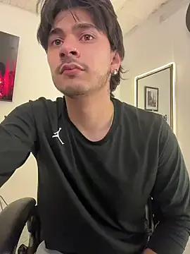 Offline Elian_savoy on StripChat