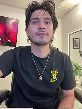 Offline Elian_savoy on StripChat