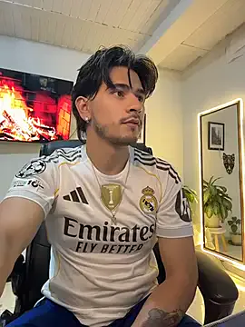 Offline Elian_savoy on StripChat