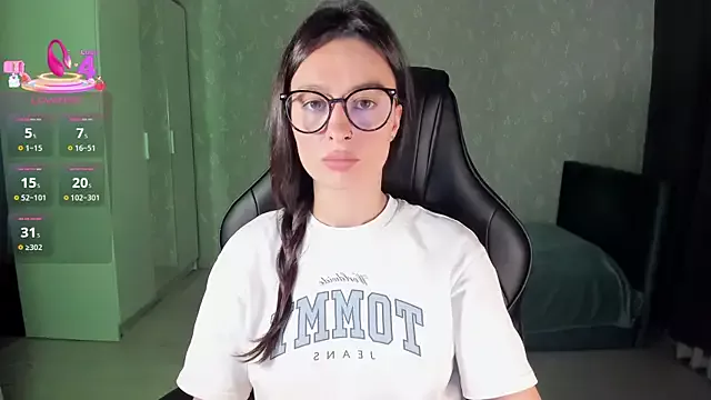 EllaFresh on StripChat 