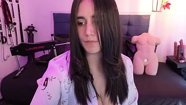 Offline elowen_halley1 on StripChat