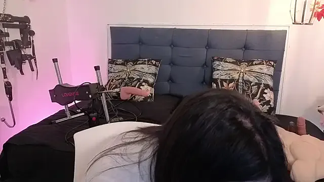 Offline elowen_halley1 on StripChat