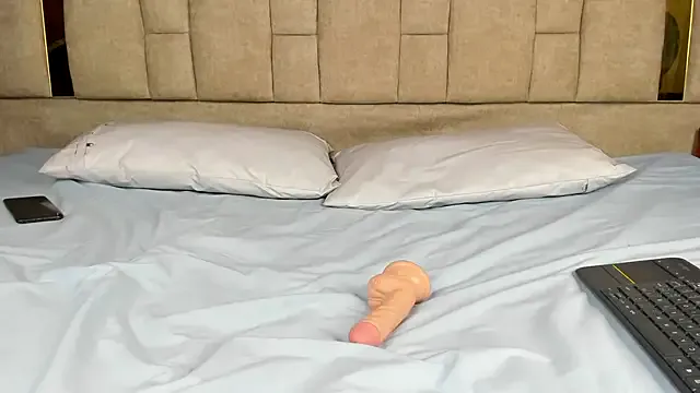 Freechat Emiliano_Reyes on StripChat