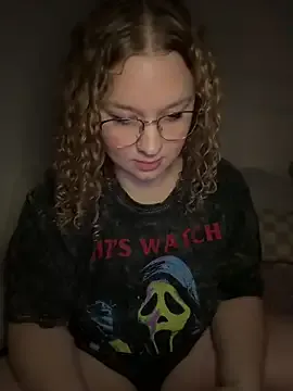 Offline EmmieRae on StripChat