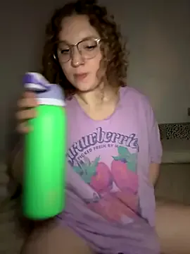 Offline EmmieRae on StripChat