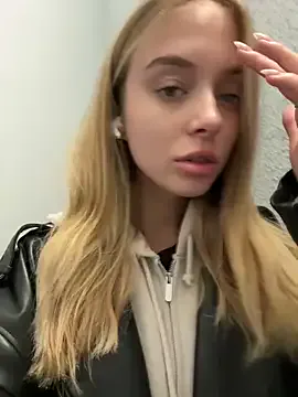 Offline enjoy_my_beauty on StripChat