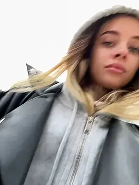 Offline enjoy_my_beauty on StripChat