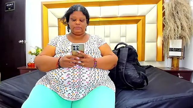 Freechat Exoticbigmandy on StripChat