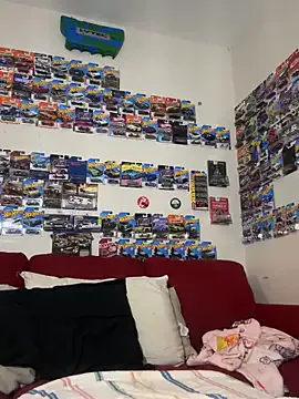 FreakyDreama on StripChat