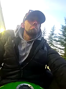 Offline Fuckboy4public on StripChat