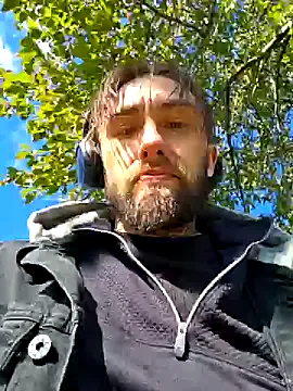 Offline Fuckboy4public on StripChat