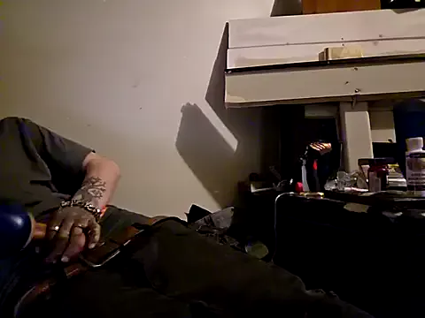 Offline Fuckboy4public on StripChat