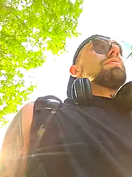 Offline Fuckboy4public on StripChat