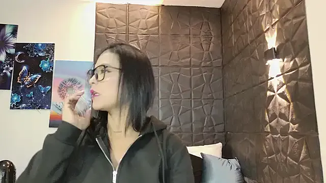 Offline graceymilf666 on StripChat