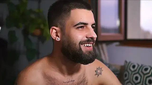 Offline HairyRobxxx on StripChat