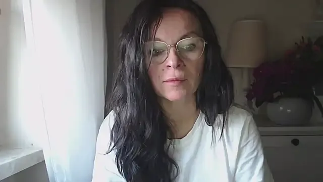 Freechat HelenLuxx on StripChat