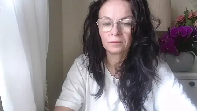 Freechat HelenLuxx on StripChat