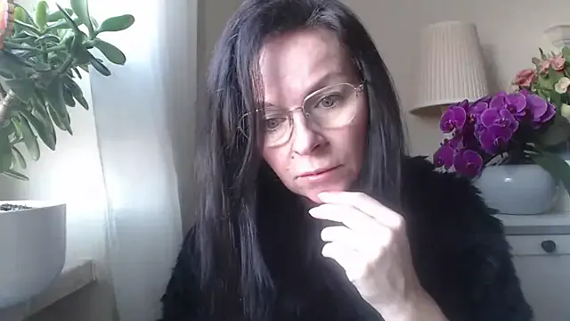 Freechat HelenLuxx on StripChat