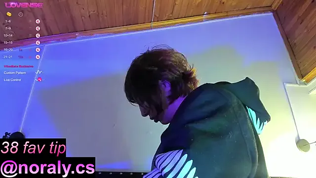 Offline hey_noraly on StripChat