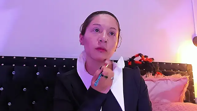 Offline hey_noraly on StripChat