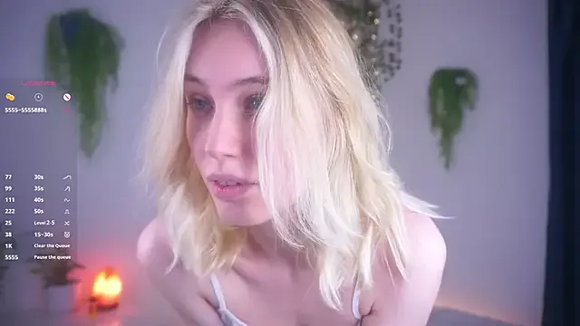 Offline HoneyRay on StripChat