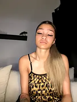 Freechat Honeyyyxo on StripChat