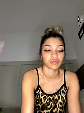 Freechat Honeyyyxo on StripChat