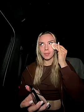 HopeHeaven — I'm back!  flash boobs