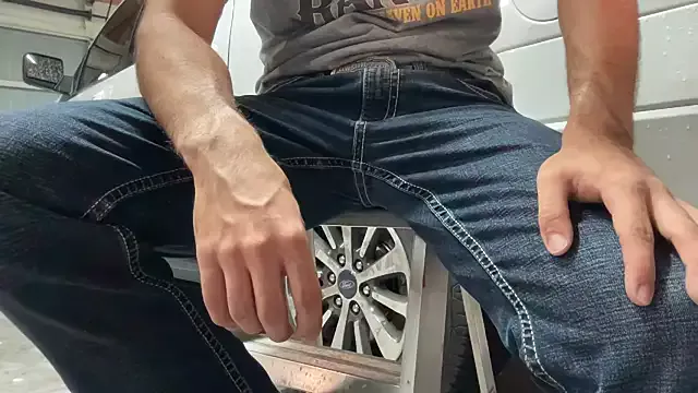 Offline HorneyCowboy154 on StripChat