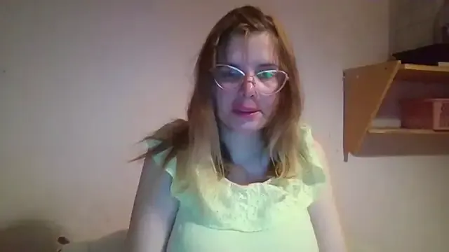 HornyElena on StripChat