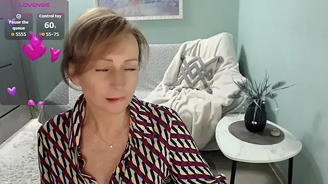 Offline HornyMilf_777 on StripChat