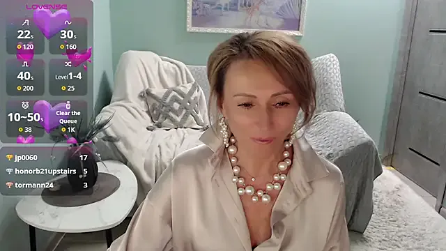 Offline HornyMilf_777 on StripChat