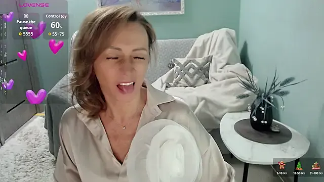 Offline HornyMilf_777 on StripChat