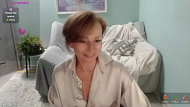 Offline HornyMilf_777 on StripChat