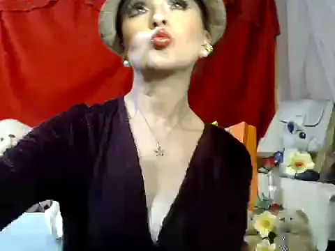 Offline hottieperla on StripChat