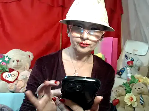 Offline hottieperla on StripChat