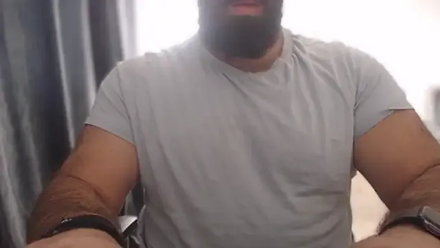 Offline hugemachohandsome on StripChat