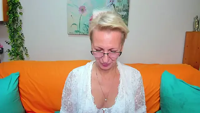 Freechat iamyourdream89 on StripChat