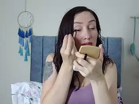 Offline IberianMoonMK on StripChat