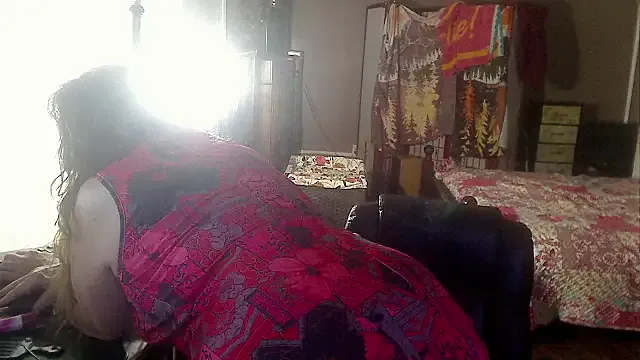 Offline Ireallysquirt on StripChat