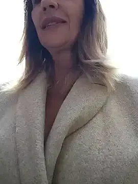 Offline JasmineNoir2 on StripChat