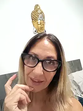 Offline JasmineNoir2 on StripChat