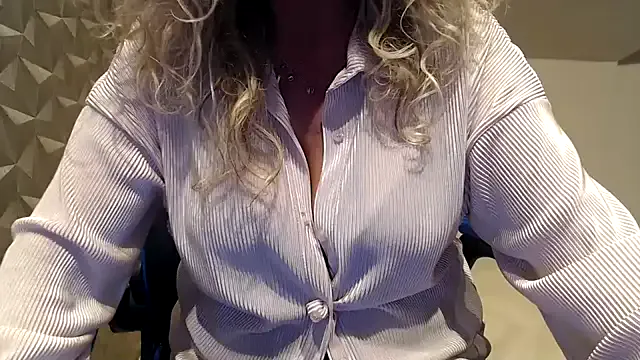 JenniLowen on StripChat