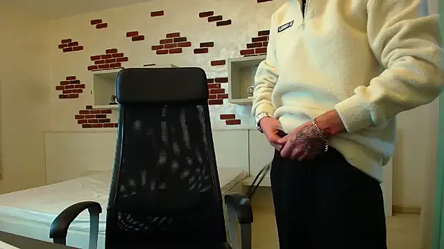 Offline JonahShaw on StripChat