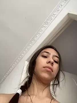 Offline juliie_star on StripChat