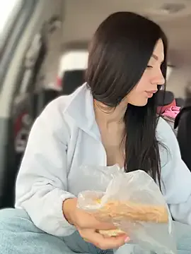 JulliaVegas on StripChat 